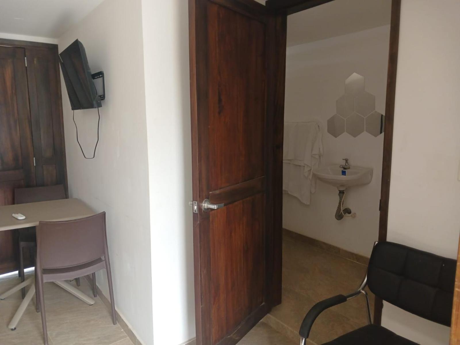 Hotel Victoria Queen Villavieja Luaran gambar