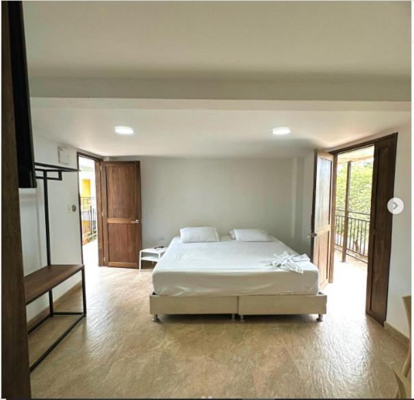 Hotel Victoria Queen Villavieja Luaran gambar